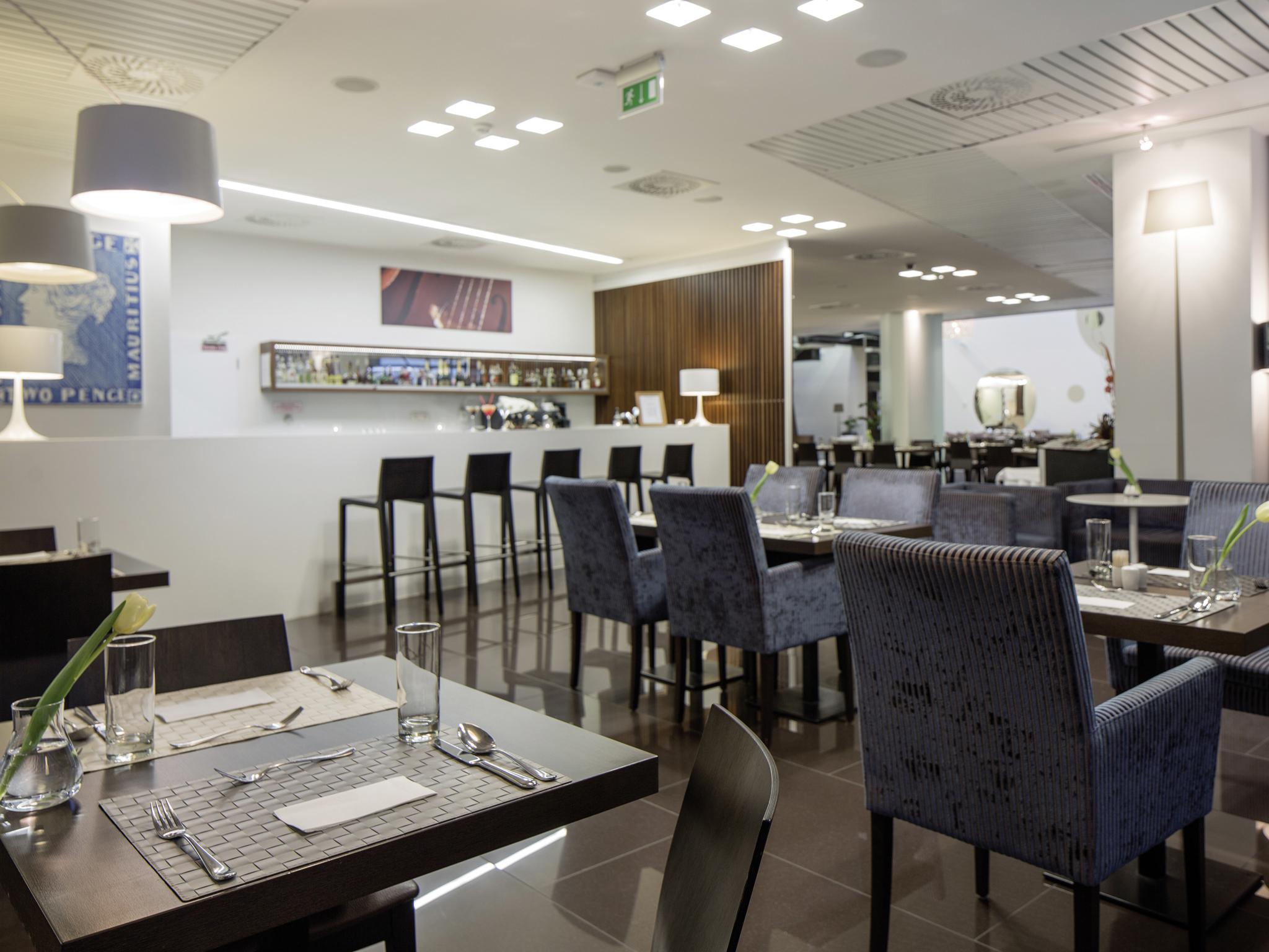 Ac Hotel By Marriott Bratislava Old Town Ngoại thất bức ảnh
